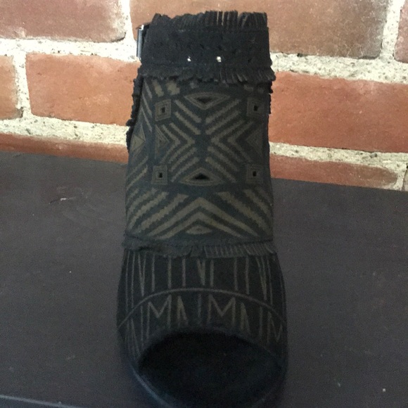 Naughty monkey shoes - Picture 2 of 3